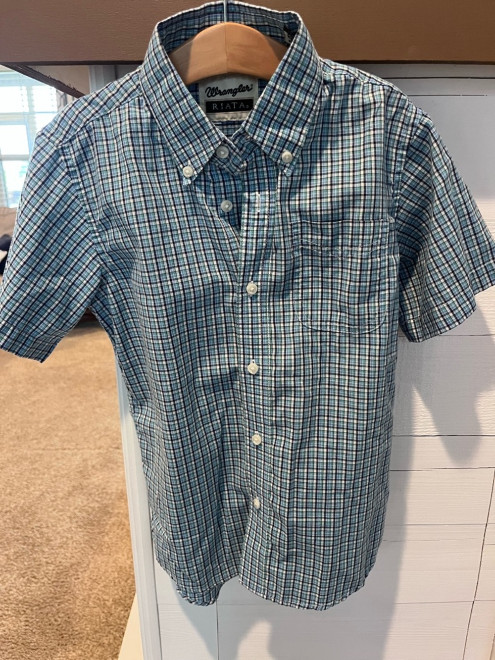 Boys Wrangler Button up Shirt plaid size medium